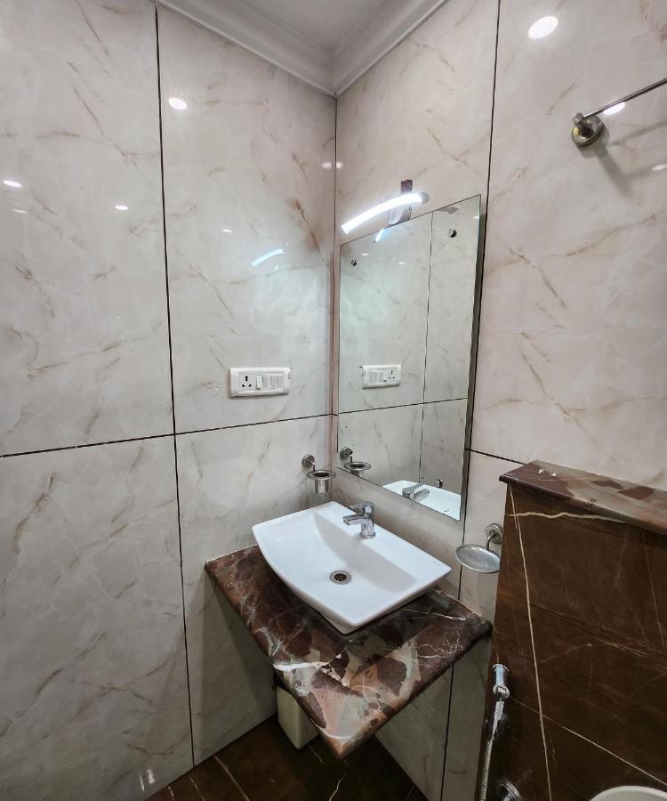 Capital O 6408 Hotel Delhi Heart Ню Делхи Екстериор снимка