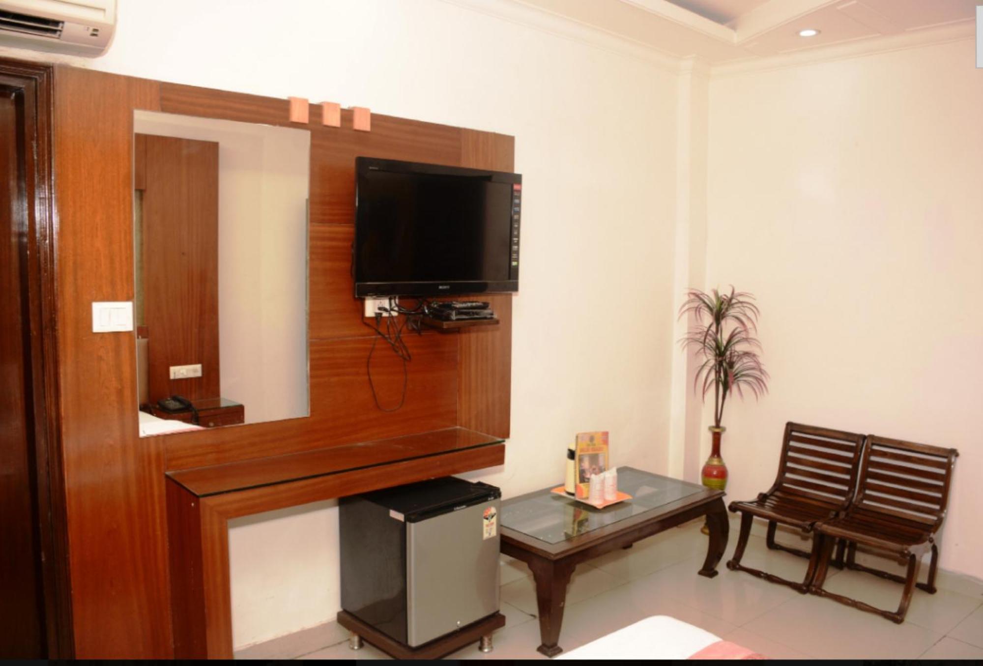 Capital O 6408 Hotel Delhi Heart Ню Делхи Екстериор снимка