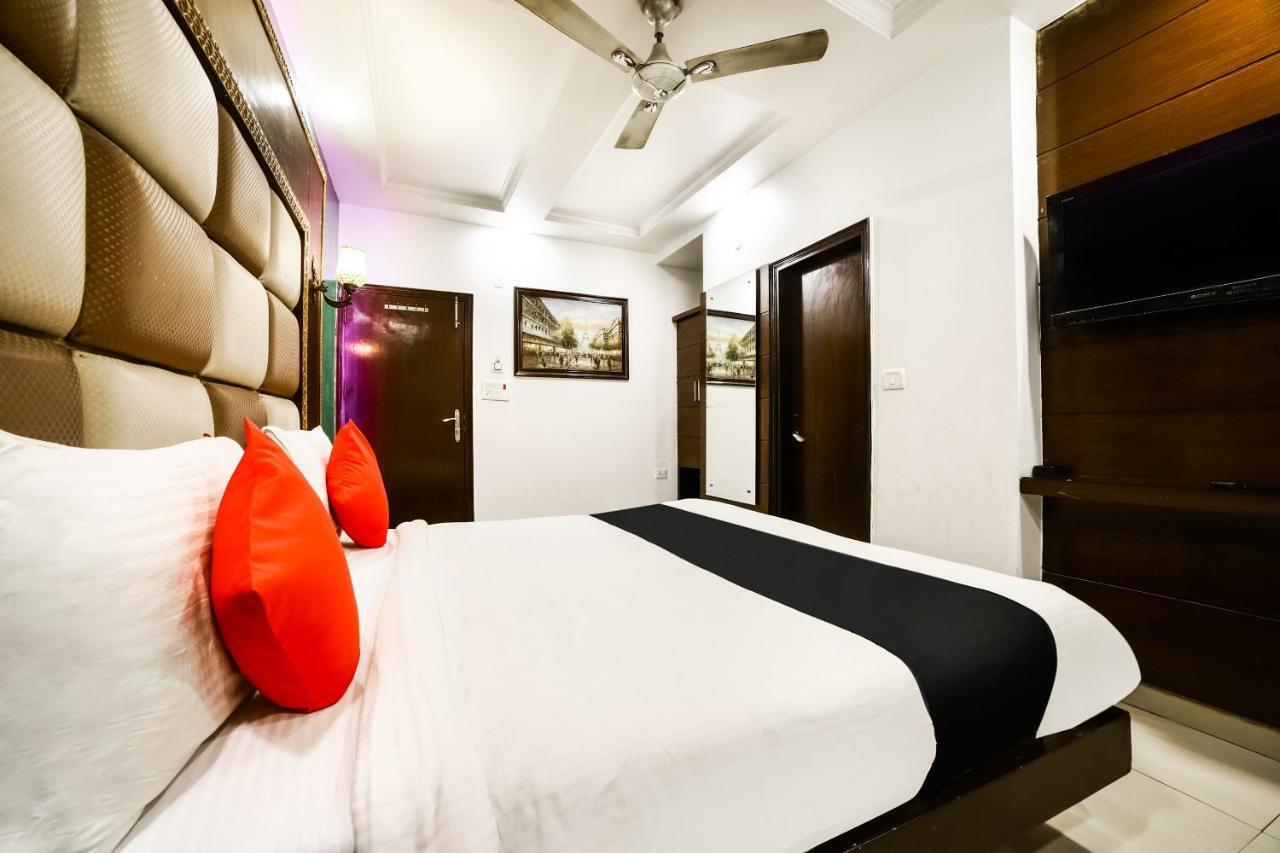 Capital O 6408 Hotel Delhi Heart Ню Делхи Стая снимка